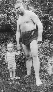 Григорий с сыном Гришей. 1923 год.