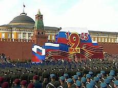 К Дню Победы уже обновили брусчатку на Красной площади, навели лоск на башни Кремля. 