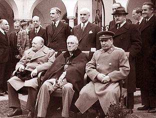Лидеры антигитлеровской коалиции (справа налево): И.В.Сталин, президент США Ф.Рузвельт, премьер-министр Великобритании У.Черчилль.