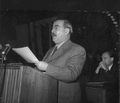 Будапешт, 1956. Имре Надь - "народный" премьер, приведенный к власти в результате восстания, арестованный советской армией после его разгрома и повешенный в 1958 году. Будапешт, 1956. Имре Надь - "народный" премьер, приведенный к власти в результате восстания, арестованный советской армией после его разгрома и повешенный в 1958 году.