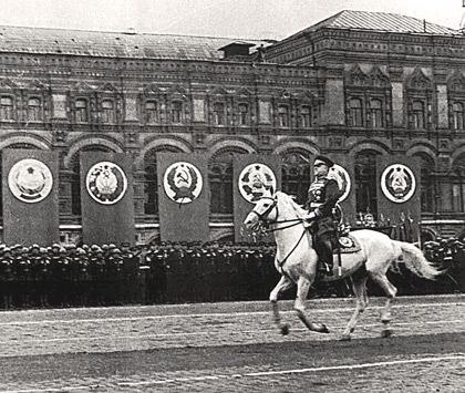 Георгий Жуков во время парада на Красной площади в Москве 24 июня 1945 года.